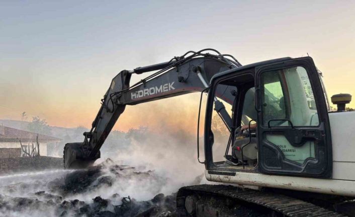 Bolu’da alevler önüne gelen yapıyı küle çevirdi: 3 ev, 2 ahır, 2 samanlık yandı