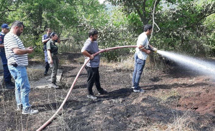 Bolu’da facianın eşiğinden dönüldü: Tarlada çıkan yangın, eve ve ormana sıçramadan söndürüldü