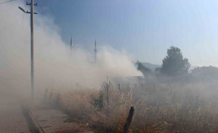 Bolu’da hurda deposunda yangın: Dumanlar gökyüzünü kapladı