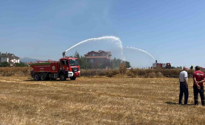 Bolu’da otluk alandaki yangın evlere sıçramadan söndürüldü