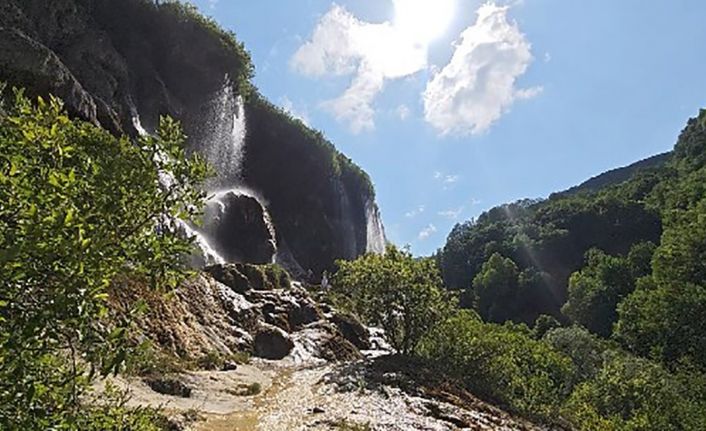Bozkırın ortasında vaha, sıcaktan bulananlar oraya akın ediyor