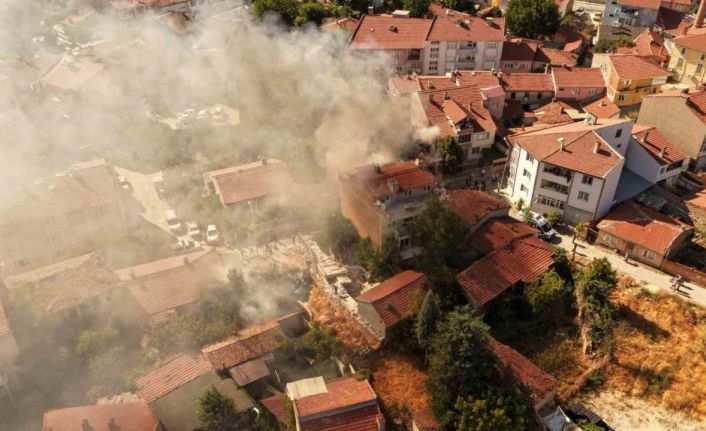 Bozüyük’te müstakil evde çıkan yangın ekipler tarafından söndürüldü