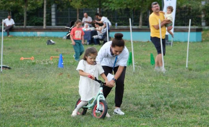 Bu kez çocukların yarışına aileler de dahil oldu