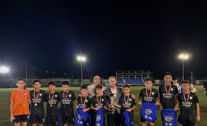 Buharkent’te futbol şöleni sona erdi, kupalar sahiplerini buldu
