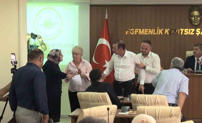 Burdur belediye meclisinde gergin anlar