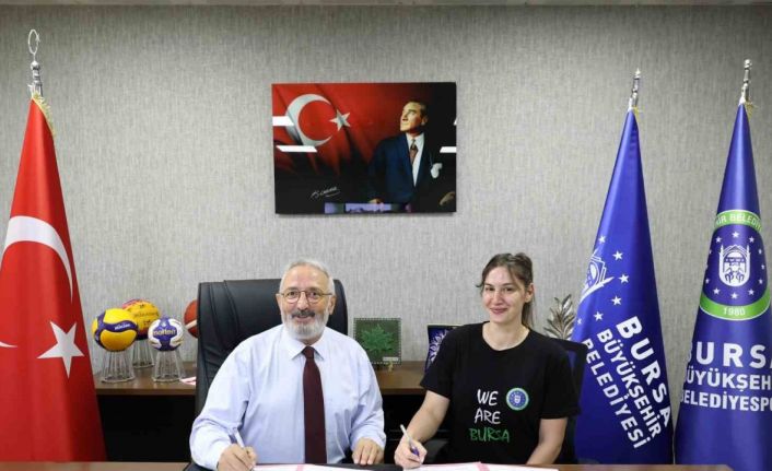 Bursa Büyükşehir Belediyespor Kadın Hentbol Takımı’nda imzalar atıldı