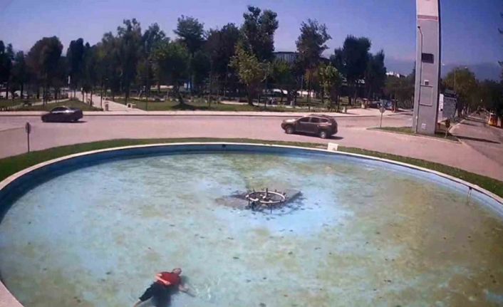 Bursa’da alkollü şahıs süs havuzuna düştü