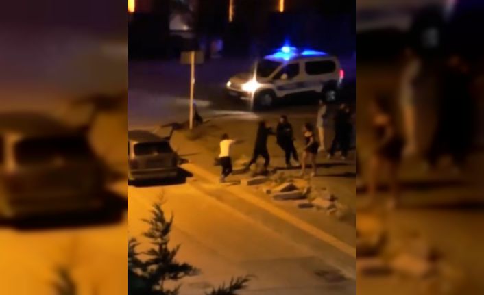 Bursa’da gençler arasında kavga: Cadde boks ringine döndü