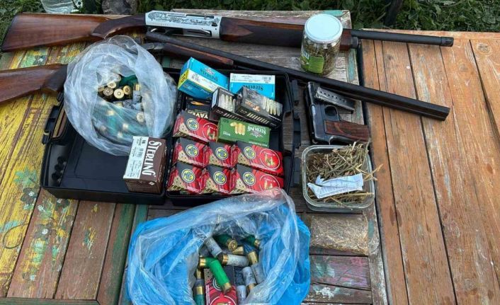 Bursa’da jandarmadan uyuşturucu operasyonu: Çok sayıda silah ve mühimmat da ele geçirildi