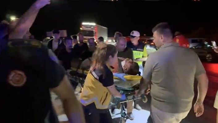 Bursa’da kamyon şarampole yuvarlandı, sürücü araçtan fırladı