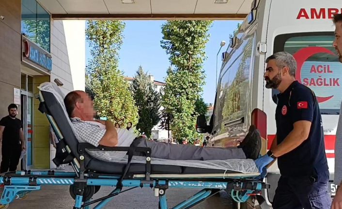 Bursa’da kavşakta iki otomobil çarpıştı: 3 yaralı