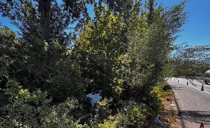 Bursa’da kontrolden çıkan minibüs şarampole yuvarlandı: 1 yaralı