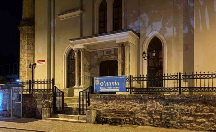 Bursa’da merak uyandıran pankartlar: "Kim O?"