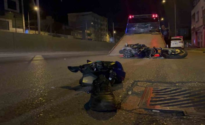 Bursa’da motosiklet işletme girişine çarptı: 2 ağır yaralı