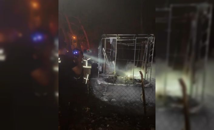 Bursa’da park halindeki karavan kül oldu