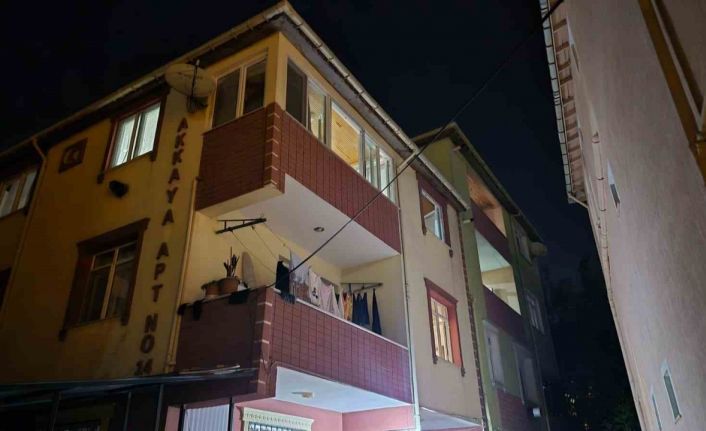 Büyükçekmece’de duvarlarından sesler gilen iki bina boşaltıldı