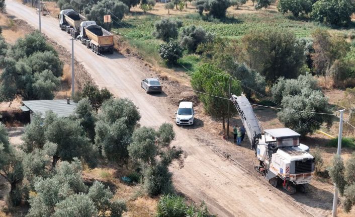 Büyükşehir Efeler’in yollarını yeniliyor