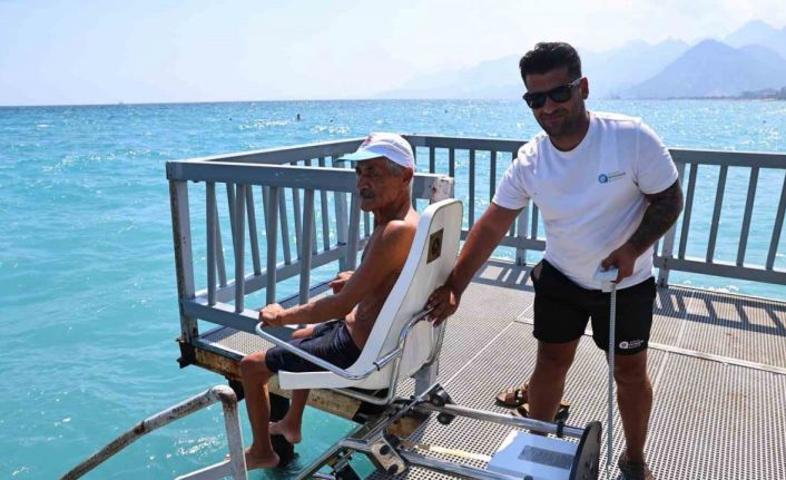Büyükşehir’in engelsiz plajlarına ziyaretçi akını