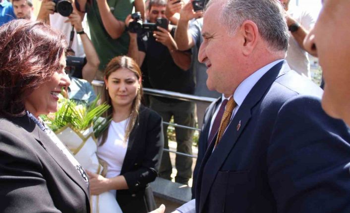 Büyükşehir’in ilk misafiri Bakan Bak oldu