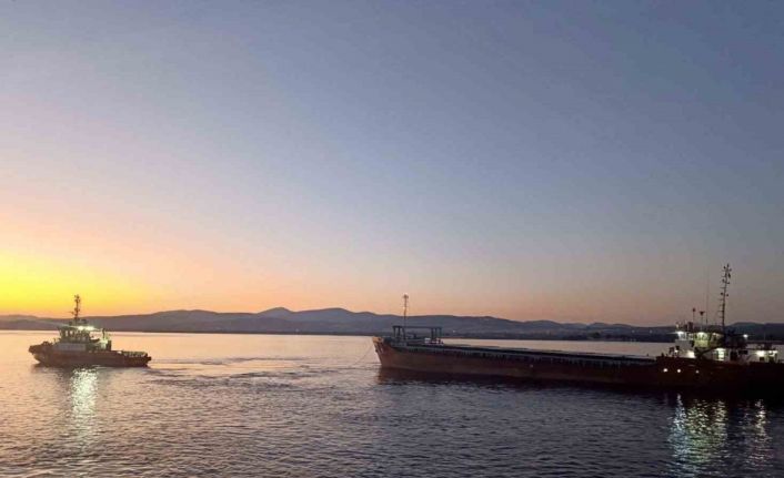 Çanakkale Boğazı’ndan geçen genel kargo gemisi makine arızası yaptı