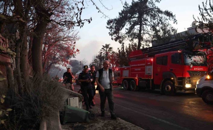Çanakkale Valisi Toraman devam eden söndürme çalışmalarını yerinde inceledi