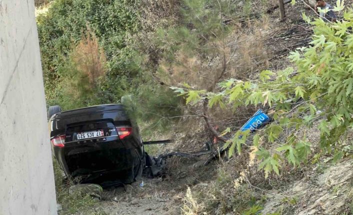 Çanakkale’de kontrolden çıkan otomobil viyadükten uçtu: 3 yaralı