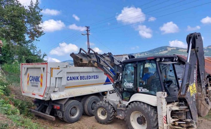 Canik’te merkez ve kırsalda yol çalışması