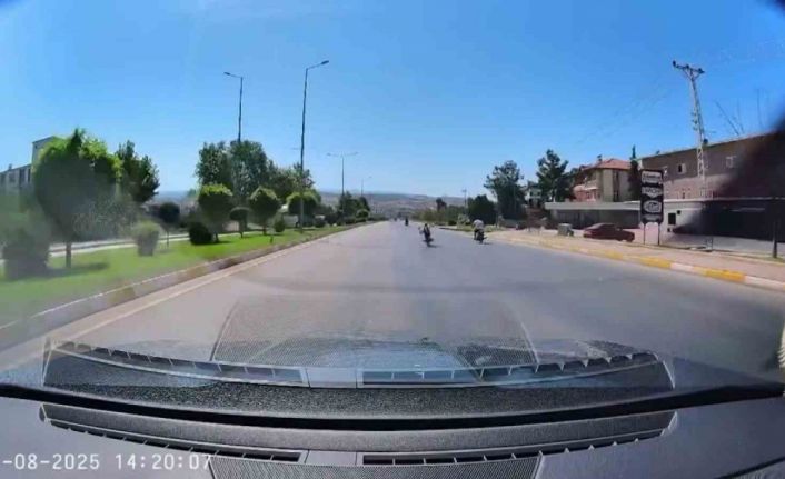 Canlarını hiçe saydılar, motosikletlerin üzerine yatarak yarıştılar