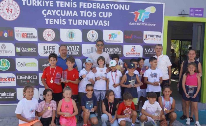 Çaycuma’da minik tenisçiler kupa için yarıştı