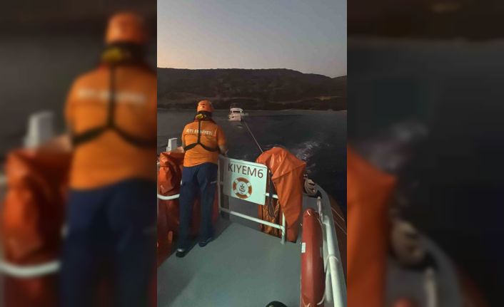 Cennet Koyu önlerinde arızalanan tekne kurtarıldı