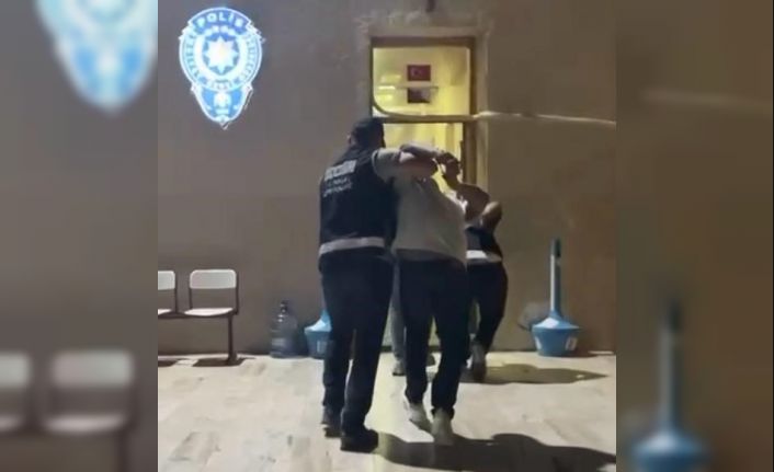 Çeşme’de eğlence mekanında silahlı kavga: 2 yaralı, 2 gözaltı