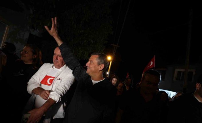 CHP Genel Başkanı Özel, Zafer Yolu’ndan Kocatepe’ye yürüdü