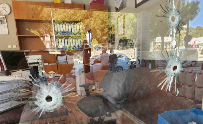 CHP Urla İlçe Başkan adayının iş yerine silahlı saldırı: