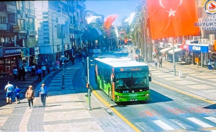 CHP’li Denizli Büyükşehirde skandal; 30 Ağustos unutuldu, otobüslere bayrak asılmadı