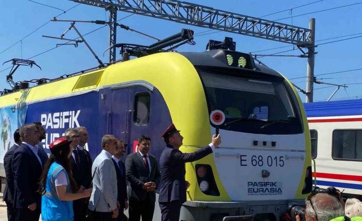 Çin-Türkiye demir yolu hattının ilk yük treni Avrupa’ya gitmek üzere Türkiye’ye ulaştı