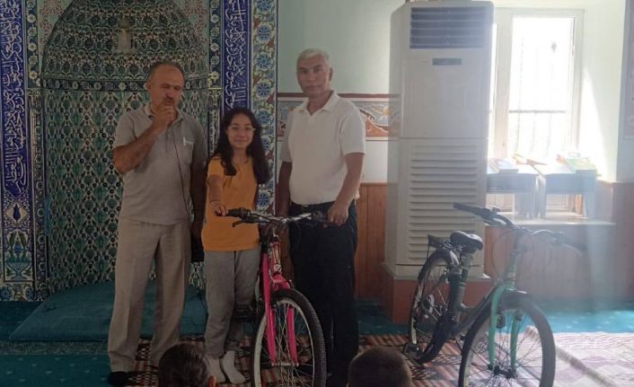Çine’de Kur’an-ı Kerim’e geçen öğrencilere bisiklet hediye edildi