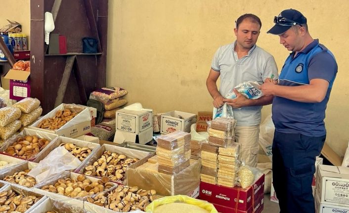 Çine’de zabıta ekiplerinden pazar yerinde sıkı denetim