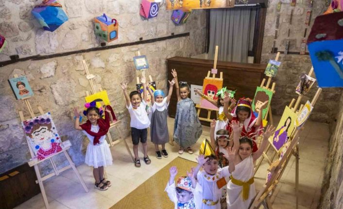 Çocuk Gelişim Merkezlerinde eğitim alan miniklerin eserleri Tarsus’ta sergileniyor