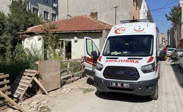 Çocuklar metruk evde ceset buldu