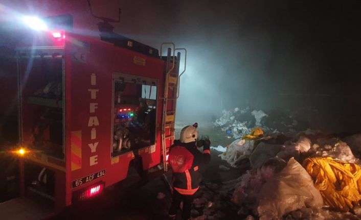 Çöp toplama merkezinde yangın