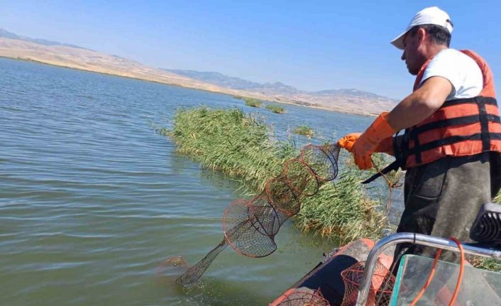 Çorum’da baraj gölünde kaçak avlanan 4 şahsa ceza