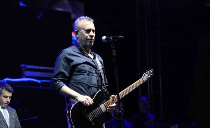 Çorum’da Haluk Levent ve Zara rüzgarı esti