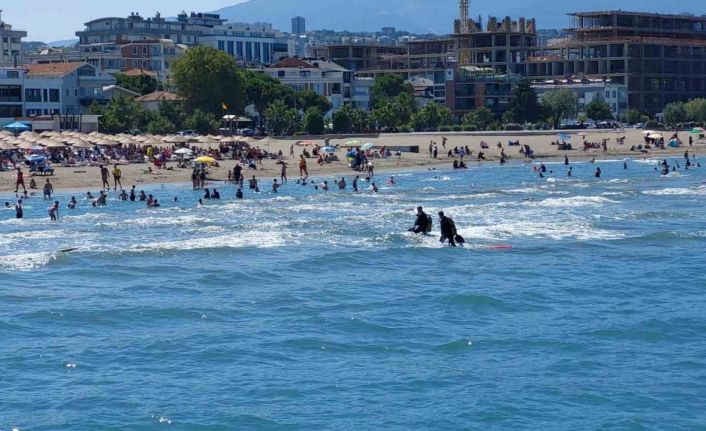 Çorum’dan yüzmek için Samsun’a gelen gençlerden biri boğuldu, diğeri kayıp