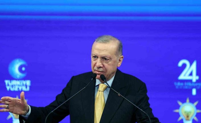 Cumhurbaşkanı Erdoğan: "AK Parti’yi Türkiye’nin en büyük partisi yapan, işte bu yetişmiş, işte bu liyakatli insan kaynağına sahip olmasıdır. Bu dinamik, bu hareketli yapıyı muhalefet partilerinde asla göremezsiniz."