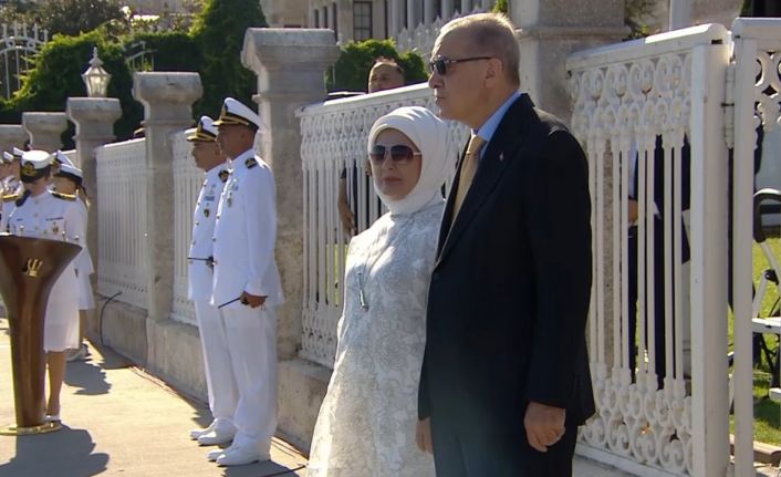 Cumhurbaşkanı Erdoğan, Boğaz geçişi yapan 9 gemiyi selamladı