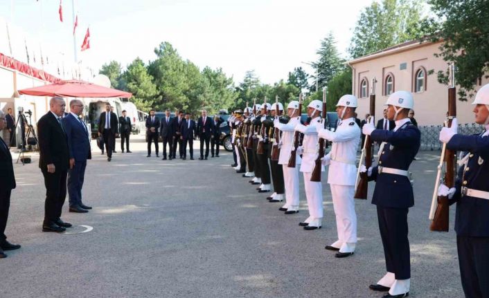 Cumhurbaşkanı Erdoğan: "Elhamdülillah 9 yıl gibi kısa bir sürede imkansız denileni başardık. FETÖ ihanet çetesinin askeri eğitim sistemimizde sebep olduğu tahribatı ziyadesiyle telafi ettik"