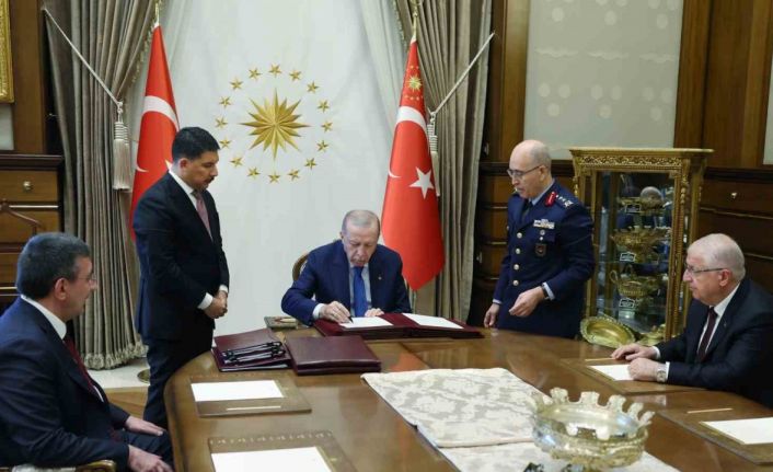 Cumhurbaşkanı Recep Tayyip Erdoğan başkanlığındaki Yüksek Askeri Şura ( YAŞ)  Toplantısı sona erdi.