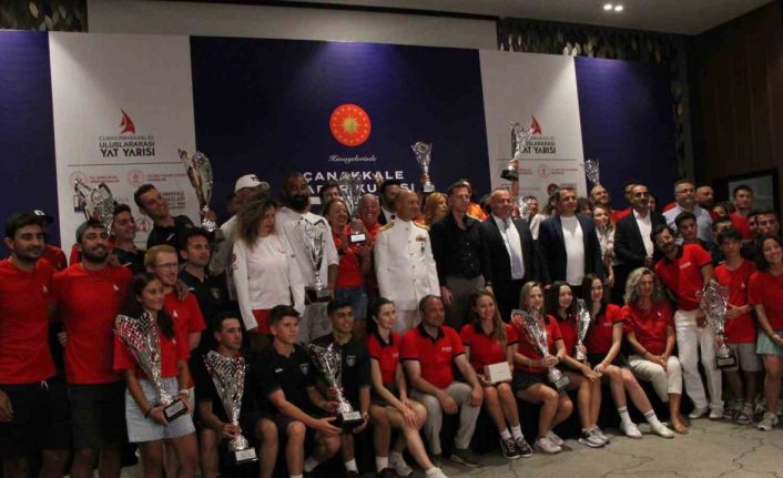 Cumhurbaşkanlığı 6. Uluslararası Yat Yarışları Çanakkale etabında kazananlar ödüllerini aldı