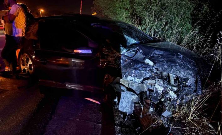 D-100’de iki otomobil kafa kafaya çarpıştı: 1’i ağır 8 yaralı