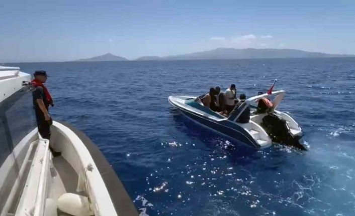 Datça açıklarında 17 düzensiz göçmen kurtarıldı